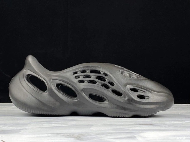 Slide Runner Foam Yeezy 1124